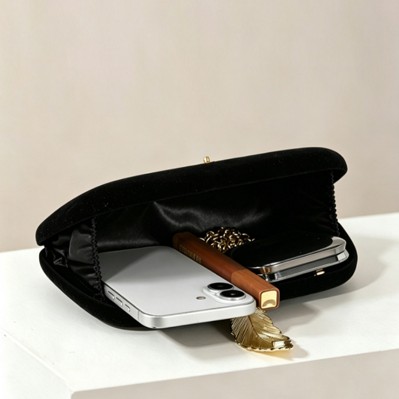 Veloura Leaf Clutch