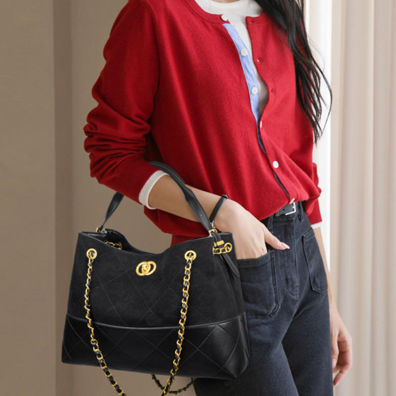 Women's Diamond Quilted Shoulder Bag