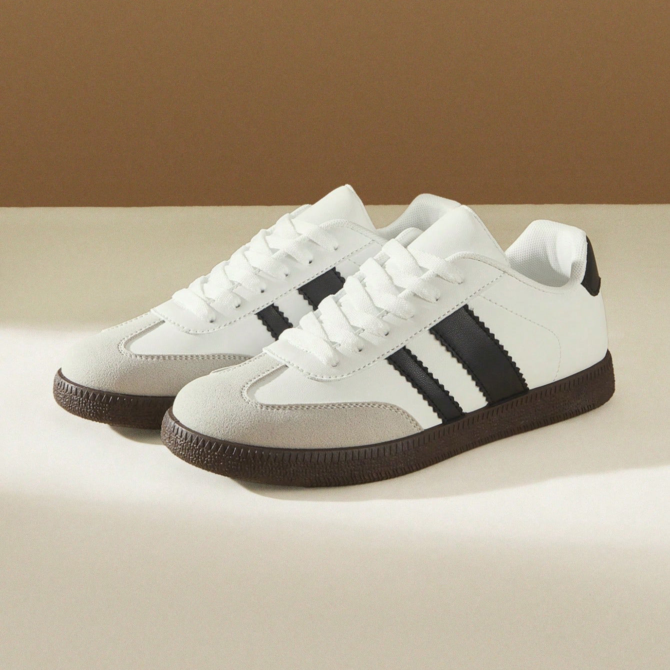 Dexun Versa Chic Sneakers