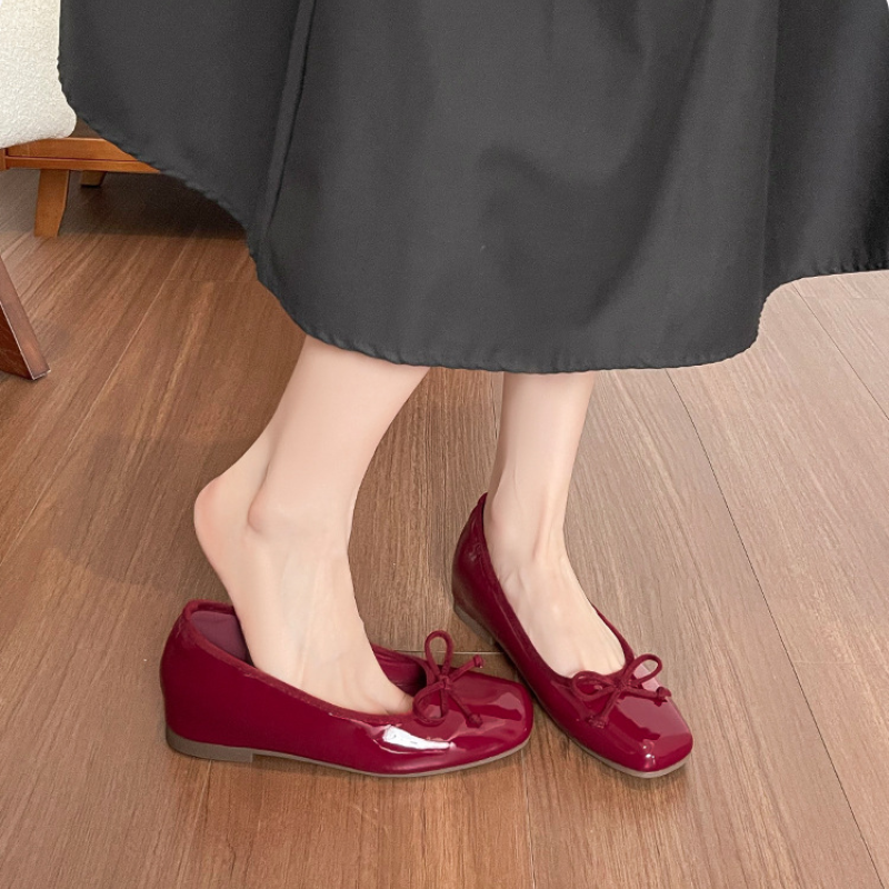 Velvet Rouge Bow Pumps