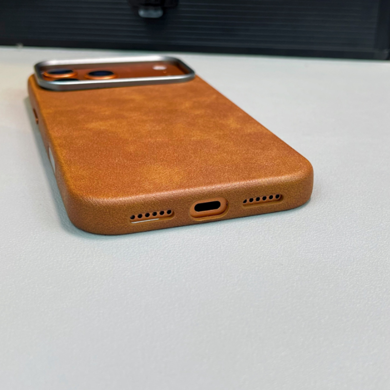 Bravon Retro Leather MagSafe Case